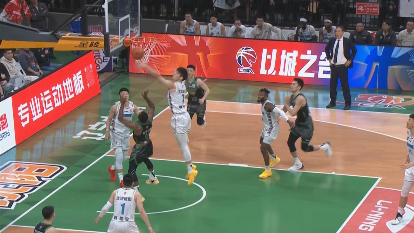 曾凡博釘板血帽弗格上籃 本場(chǎng)個(gè)人第6個(gè)蓋帽！